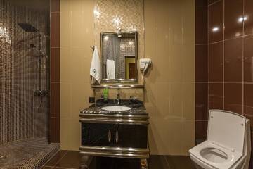 Улучшенный люкс с гидромассажной ванной в Отеле Green Palace Hotel